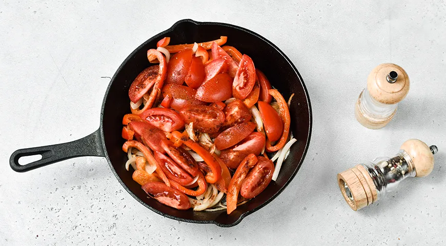 Шакшука: яичница с томатами и луком классическая