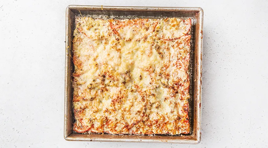 Картофельная запеканка с фаршем и овощами под сыром