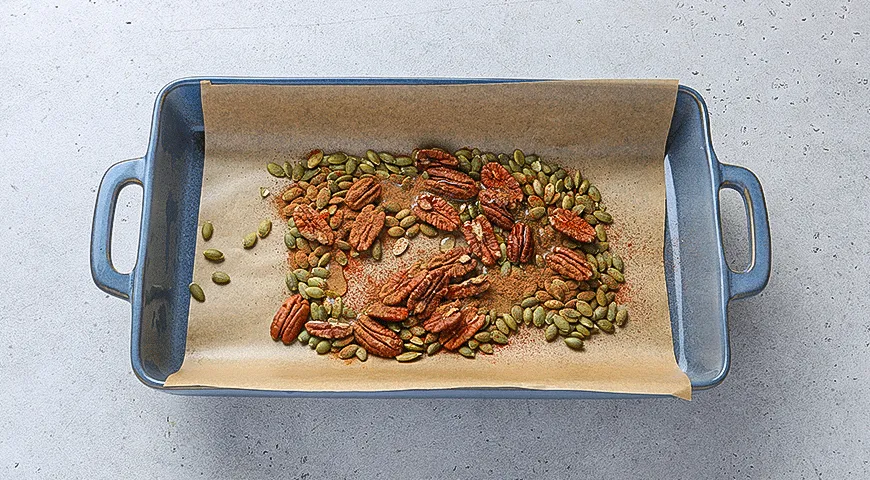 Салат из яблок с брынзой и орехами
