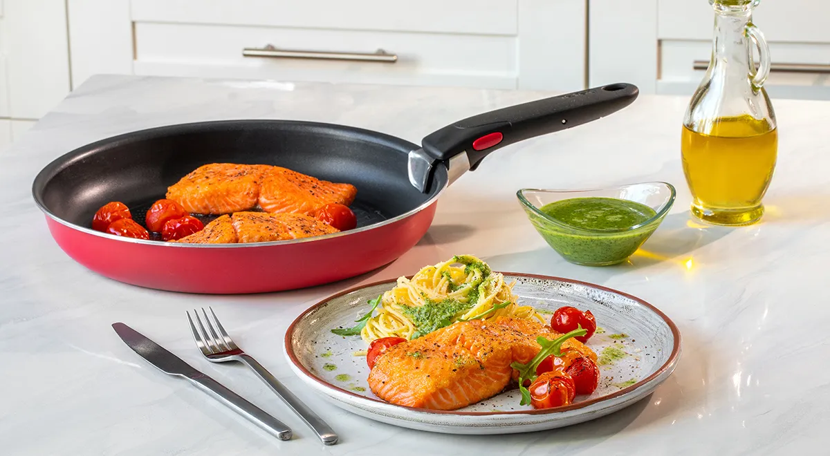 Лосось с песто из руколы и грецкого ореха