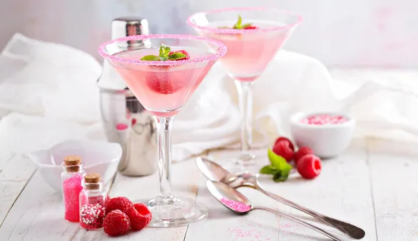 Коктейли на 8 Марта: топ женских напитков для вас и подруг