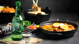 Корейское соджу: мягче водки, крепче пива, популярнее виски