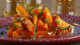 Теплый морковный салат со специями