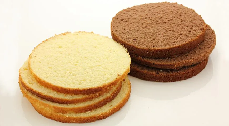Бисквитные коржи — самая популярная основа для торта
