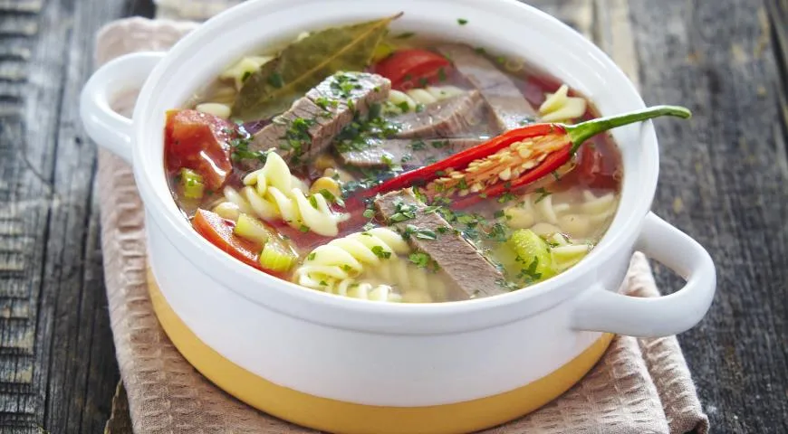 Рецепт мясного супа с фузилли и нутом