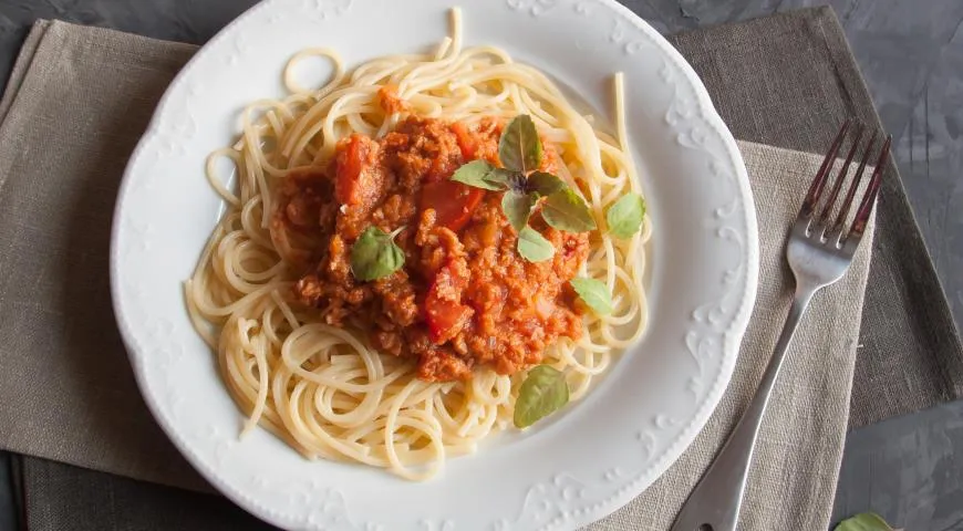 Спагетти болоньезе с соевым мясом