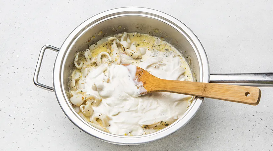 Паста с кальмарами в сливочном соусе