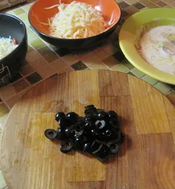 Сыр и маслины для начинки