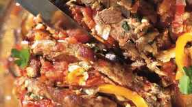 Мясо слоеное с овощами и зеленью