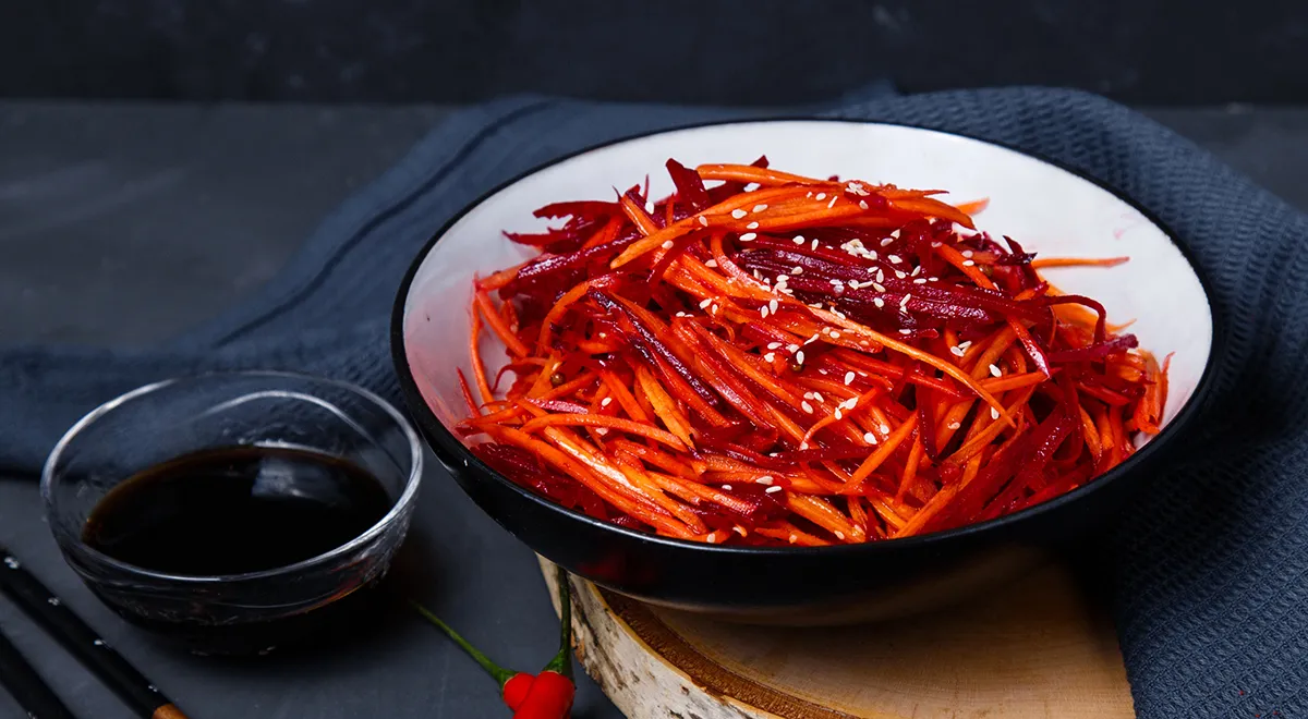 Постный салат из свеклы и моркови "по-корейски"