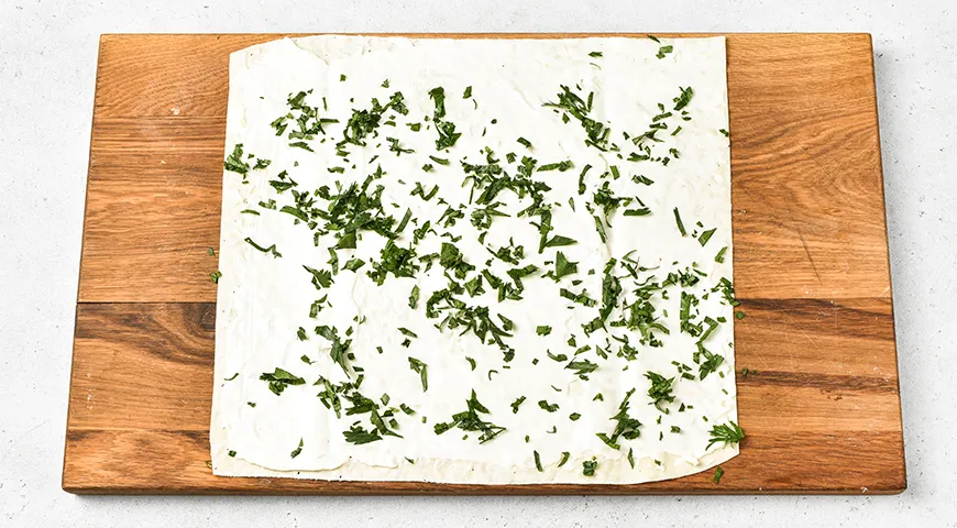 Рулет из лаваша с морковью по-корейски, плавленым сыром и яйцами