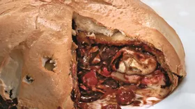 Блинный пирог с вишней и шоколадом