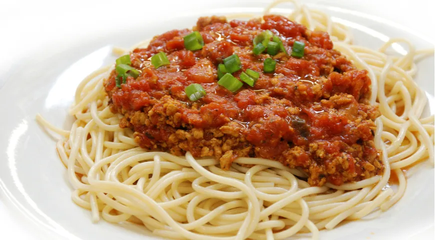 Спагетти болоньезе с соевым фаршем