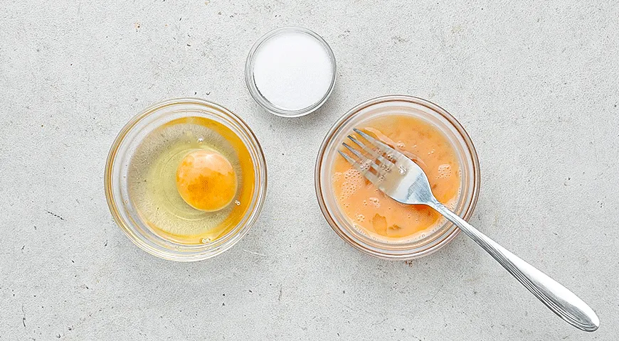 Яичные сэндвичи с сыром и беконом