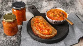 Острый томатный соус на зиму