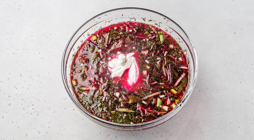 Холодник из свеклы и щавеля