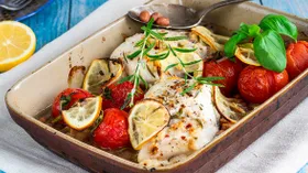 Запеченный палтус с овощами