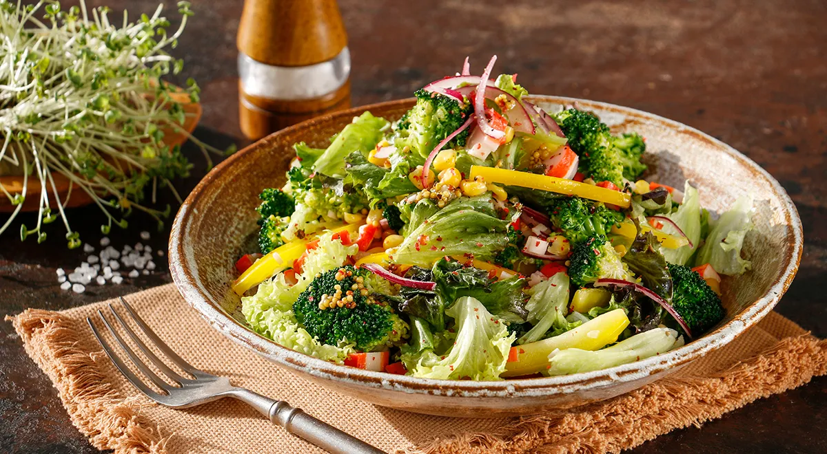 Рецепт салата с брокколи и крабовыми палочками из сурими