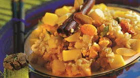 Рецепты с сухофруктами, яблоком и миндалём