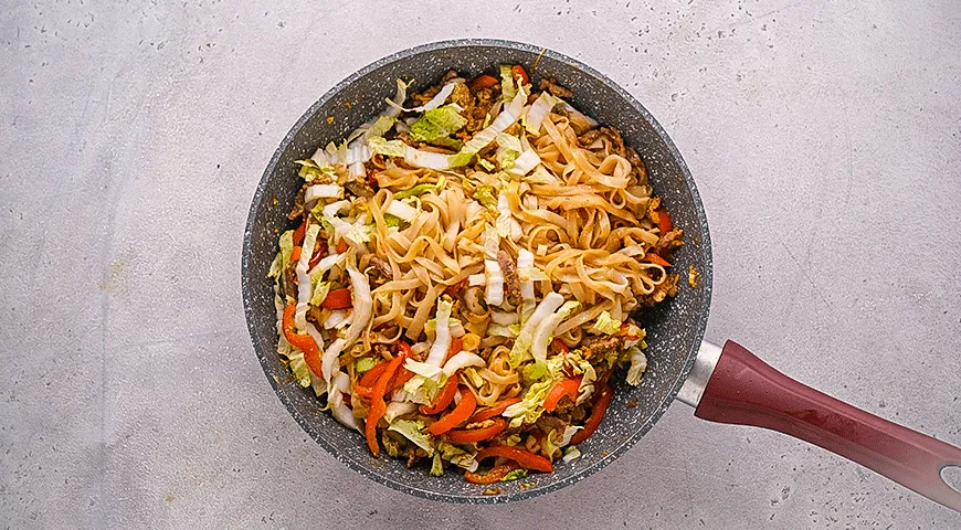 Рисовая лапша со свининой