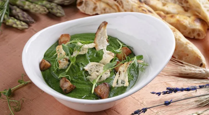 Крем-суп из шпината с белыми грибами 