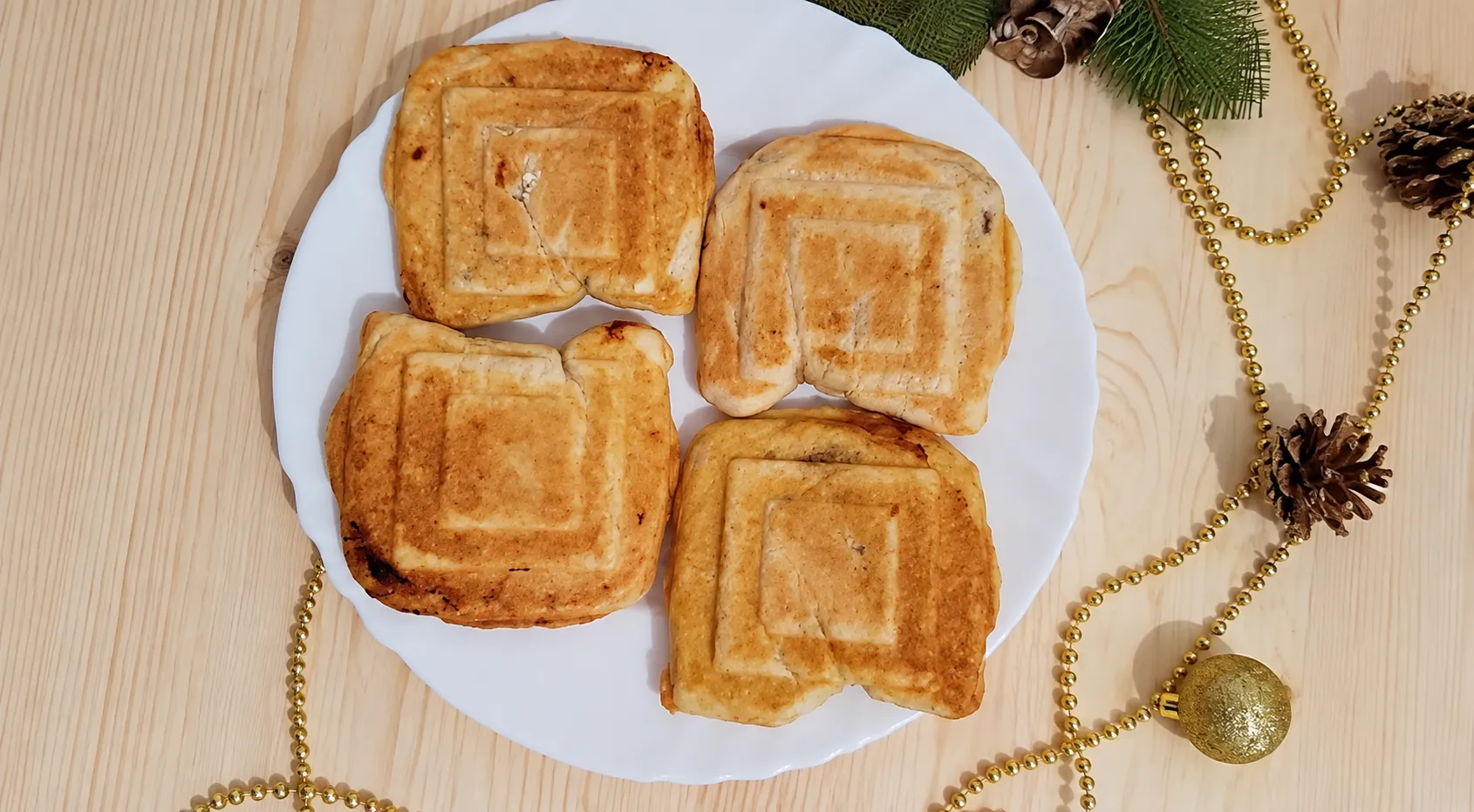 Пирожки с капустой, тыквой и кетчупом
