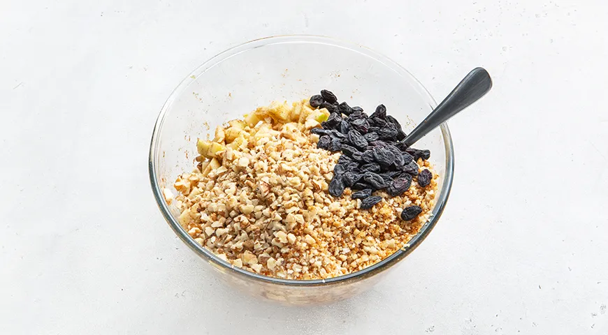 Яблочный штрудель из слоеного теста