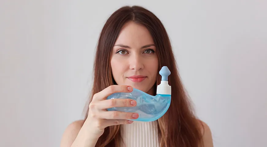 При часто повторяющихся простудах или ОРВИ с насморком врач может посоветовать использовать специальный прибор для промывания носа — ирригатор