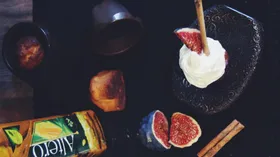 Творожный кекс с творожным кремом инжиром и корицей