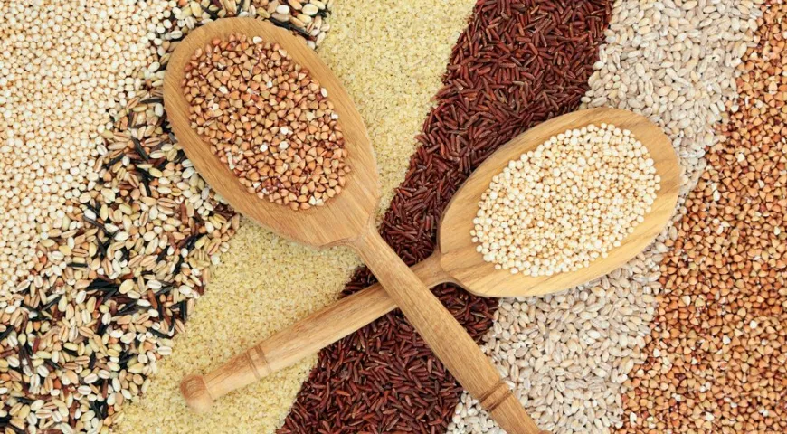 Гречка, неочищенный рис, перловка богаты клетчаткой, которая может провоцировать вздутие и вести к обострению болезней ЖКТ