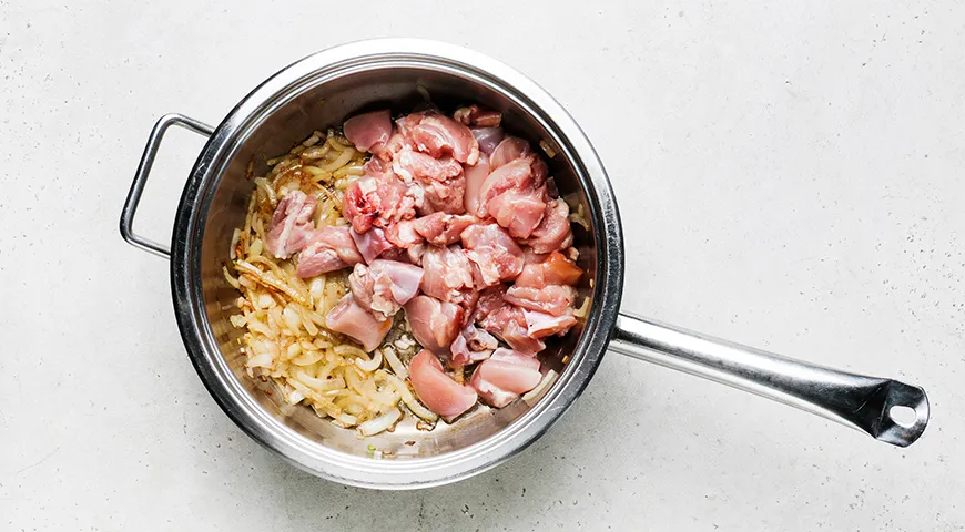 Рассыпчатый плов с курицей на сковороде