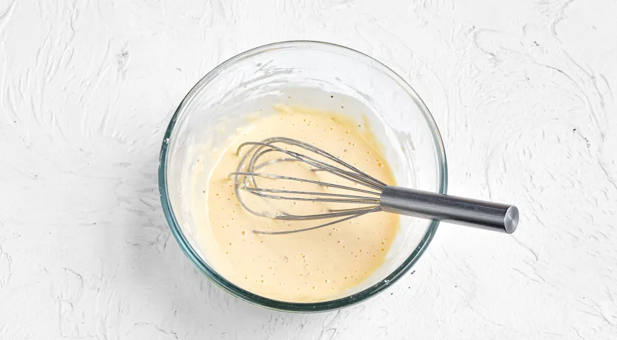 Колбаса в кляре на сковороде