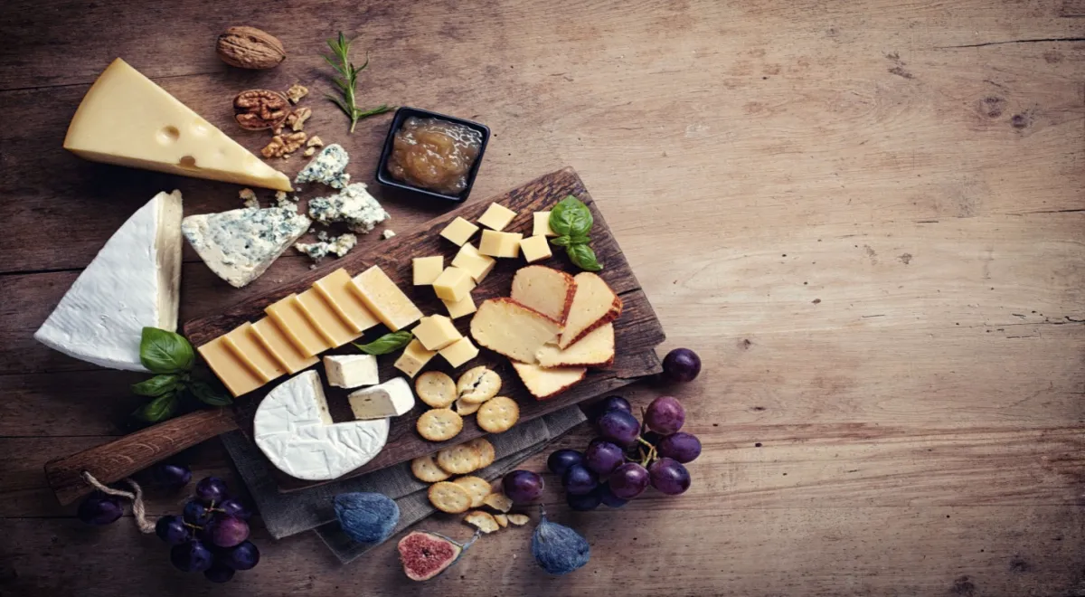 День сыра во Франции: какие сорта считают лучшими и как правильно их выбирать