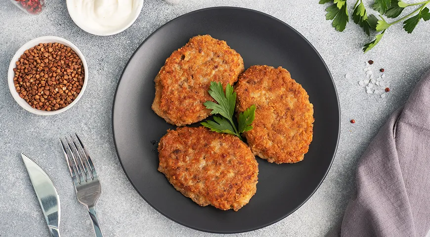 Котлеты из курицы с гречкой
