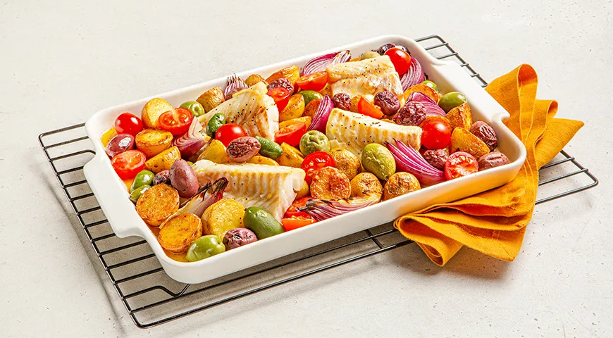 Запеченная рыба с картофелем и оливками