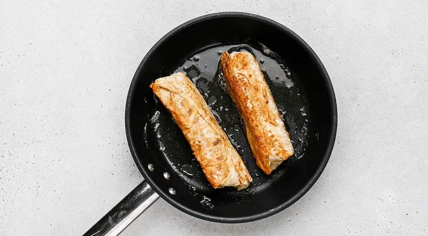 Сосиски с сыром в лаваше