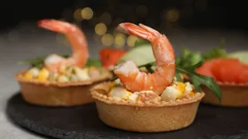 Вкусные тарталетки с креветками