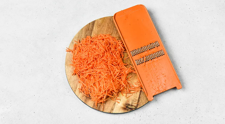 Салат с морковью, плавленым сыром и чесноком