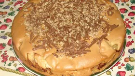 Пирог с яблоками, шоколадом и грецким орехом