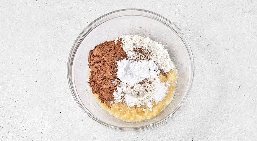 Шоколадно-банановый кекс в кружке, без яиц (в микроволновке)