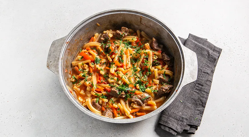 Макароны с мясом в казане