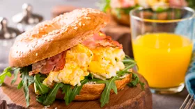 Что приготовить на завтрак: 10 простых и вкусных идей на каждый день