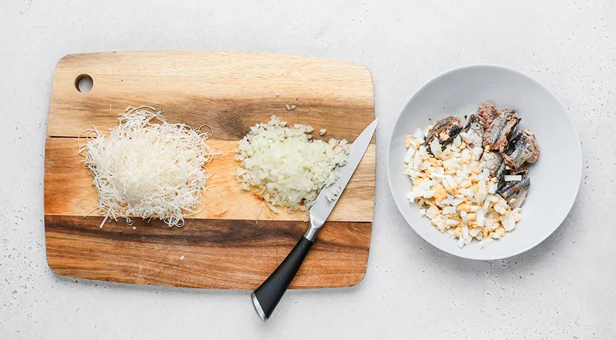 Бутерброды с сайрой и яйцом