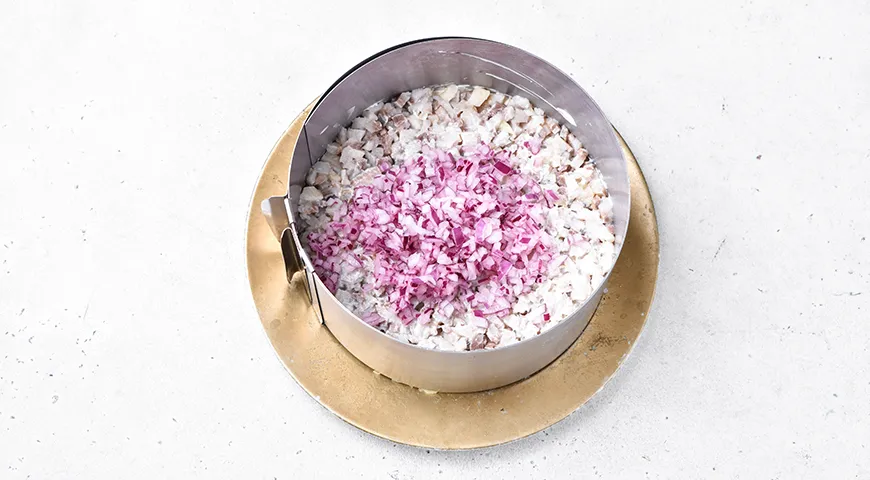 Селедка под шубой с икрой мойвы