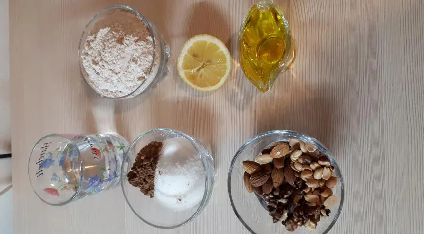 Как приготовить пирог со сгущенкой и орехами