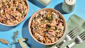 Салат с копченой курицей, фасолью и корейской морковкой