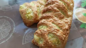Слойки с картофелем, сыром и зеленью