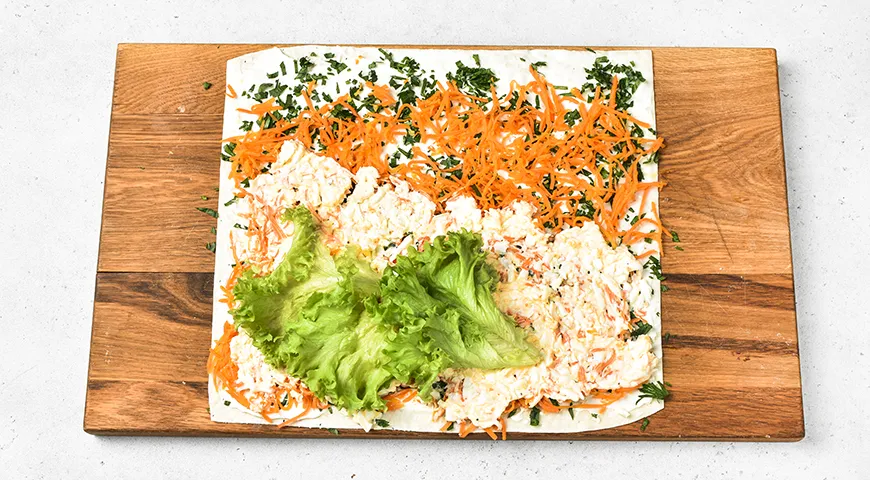 Рулет из лаваша с морковью по-корейски, плавленым сыром и яйцами