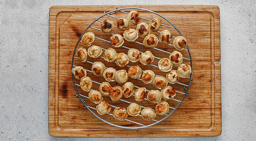 Пельмени на гриле с азиатским соусом