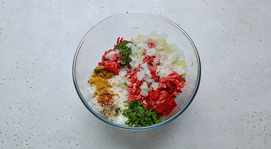 Лук, фаршированный мясом и рисом